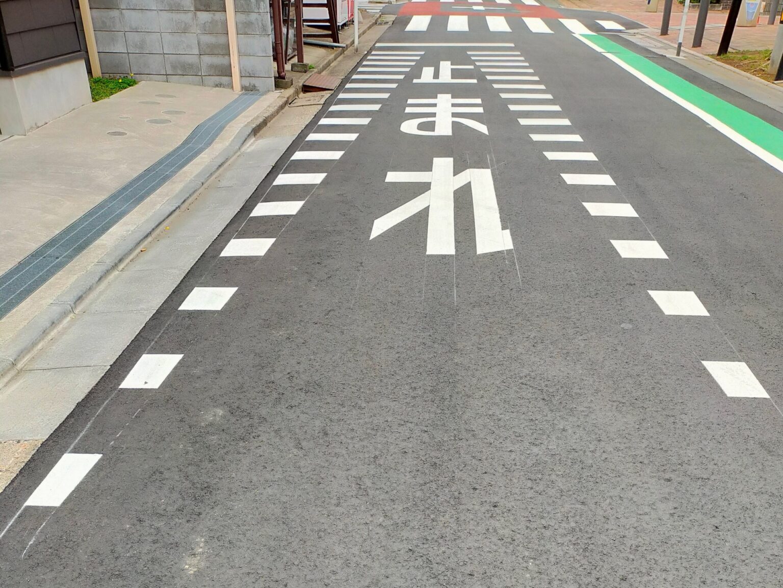 車の駐停車における「とめる」漢字の正しい使い分け:「止める」「停める」「駐める」「泊める」 | 気になるラボ